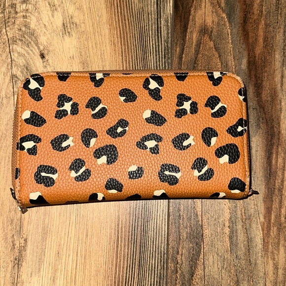 Thirty One All About the Benjamins wallet leopard - Picture 1 of 5